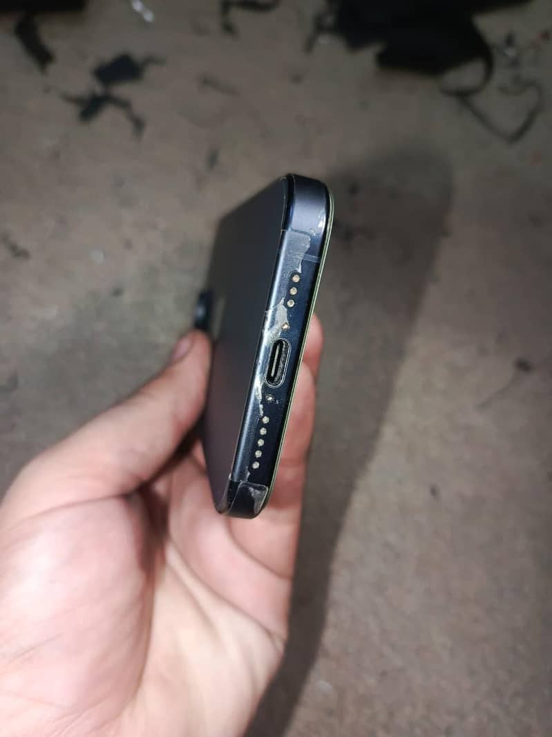 Apple iPhone 15 Pro 3