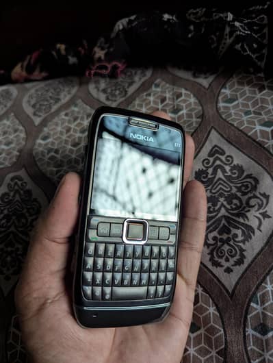 Nokia E71