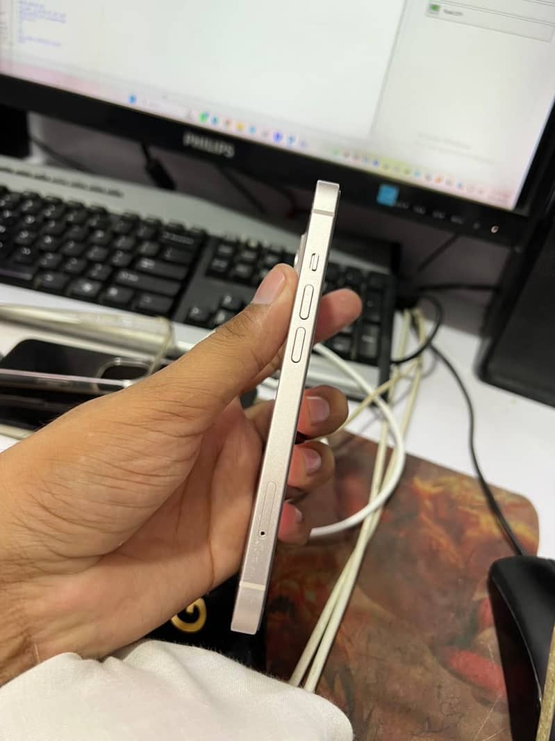 Apple iPhone 13 6
