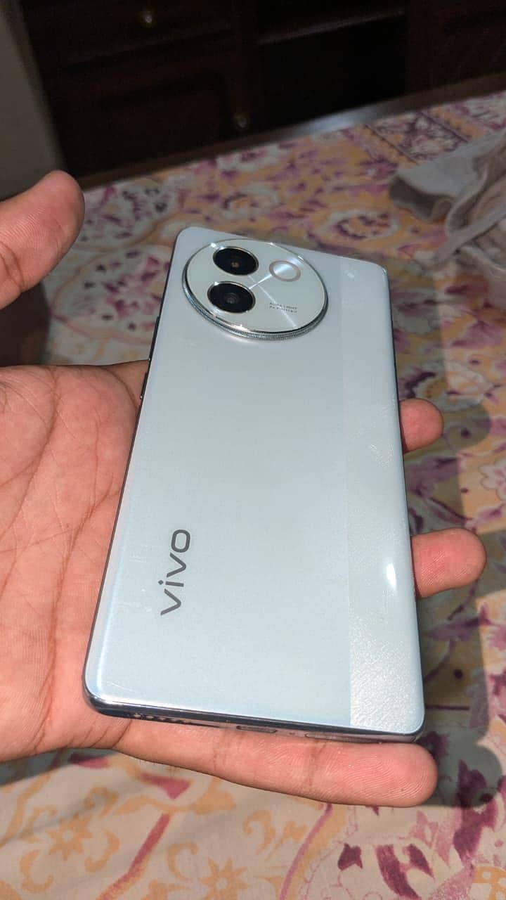 Vivo V30e 1