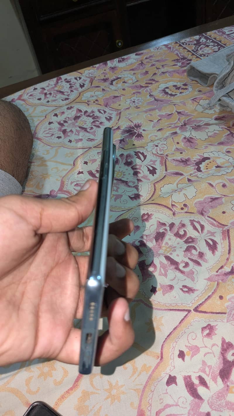 Vivo V30e 4