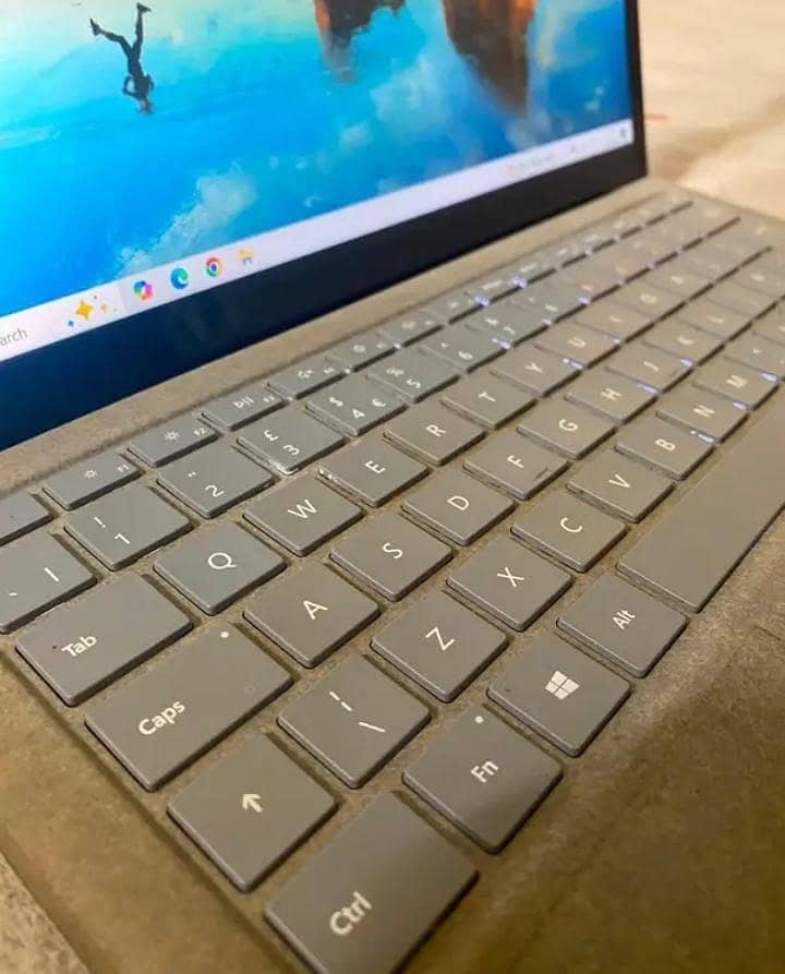 Microsoft surface leptop 1