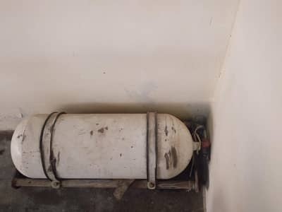 Gas cylinder with kit