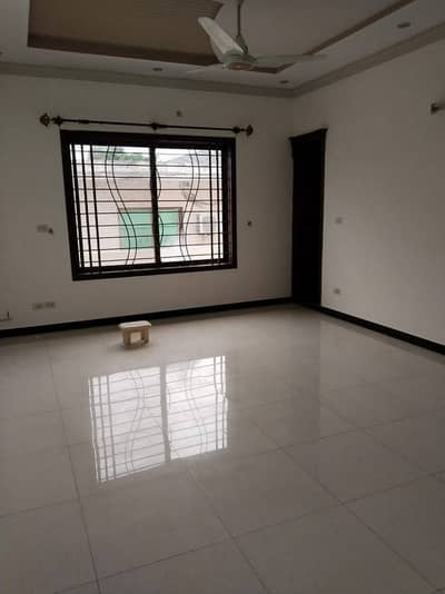 1 Kanal Upper Portion Ideally Situated In I-8/3