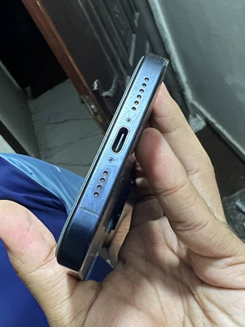 Apple iPhone 15 Pro Max 6