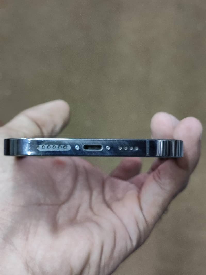 Apple iPhone 13 Pro Max 2