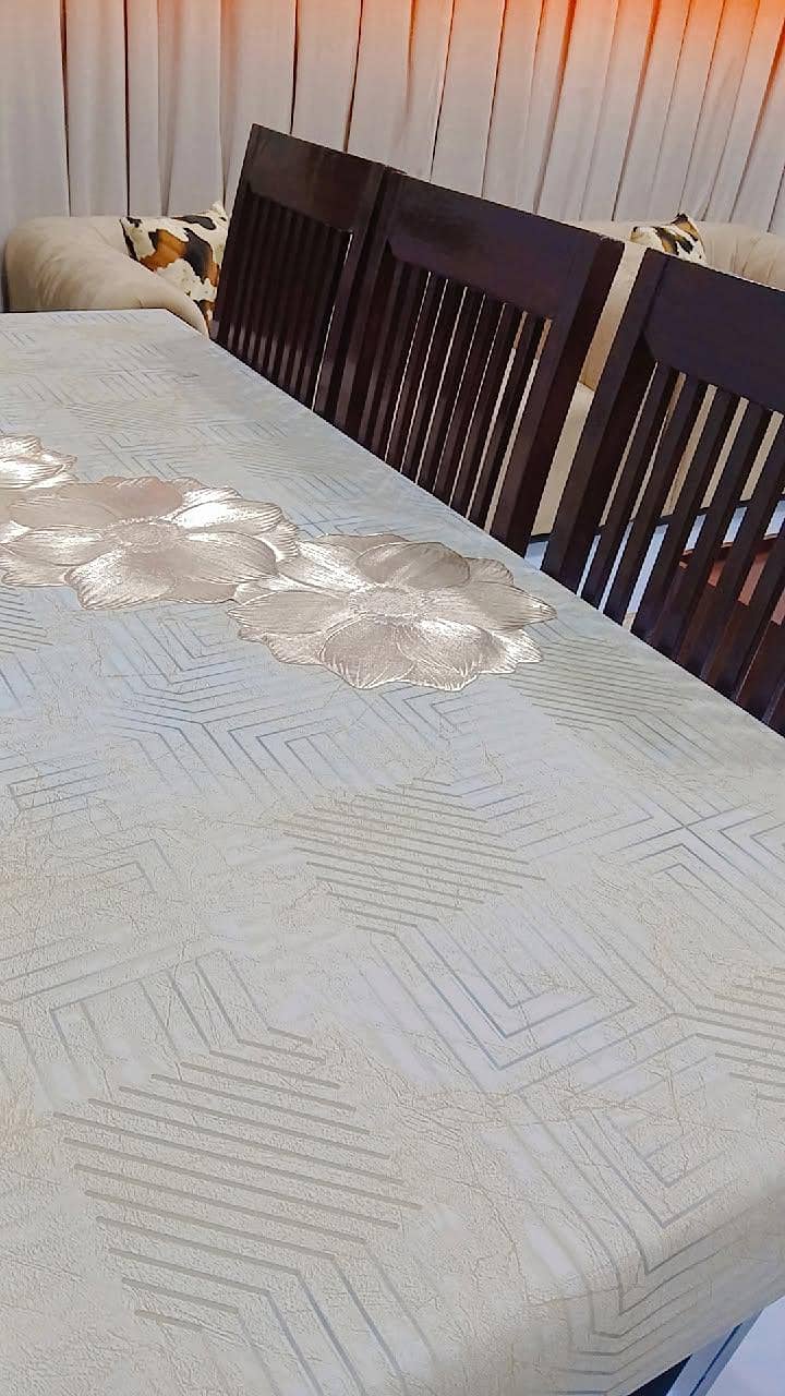 Solid Wood 6-Seater Dining Table Set – Excellent Condition 5