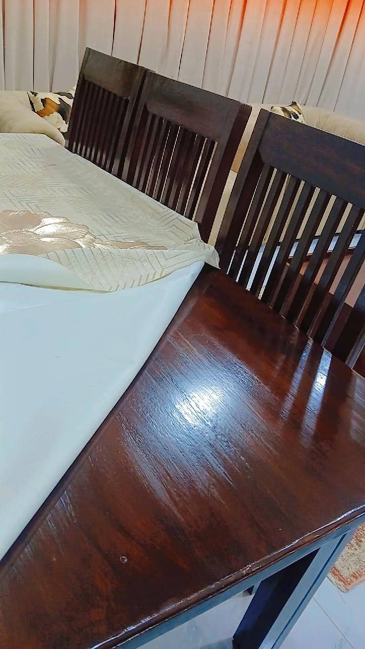 Solid Wood 6-Seater Dining Table Set – Excellent Condition 6