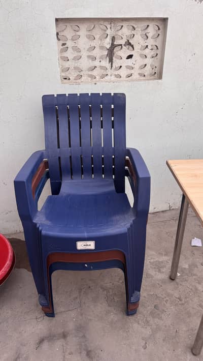 Premium Plastic Arm Chairs and Tables – Like New