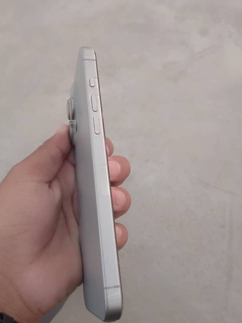 Apple iPhone 15 Pro Max 2