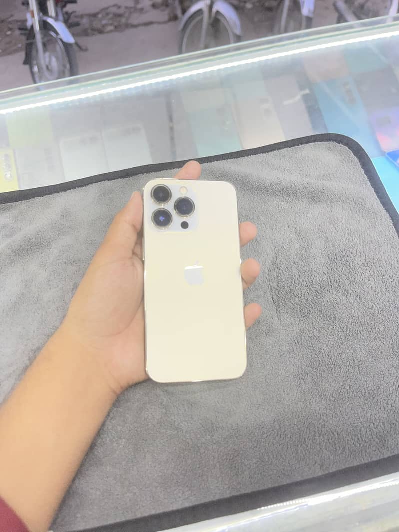 Apple iPhone 13 Pro 2