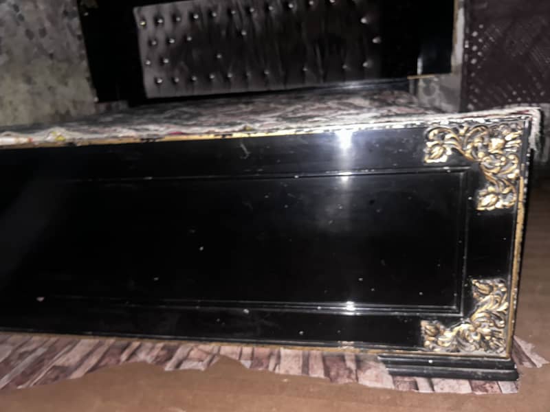 Bed with 2 side table and dressing table 2