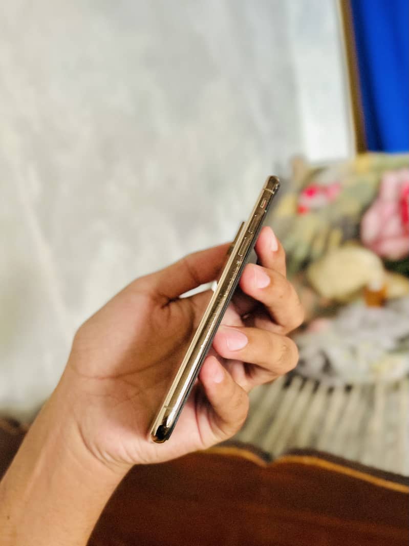 Apple iPhone XS 3