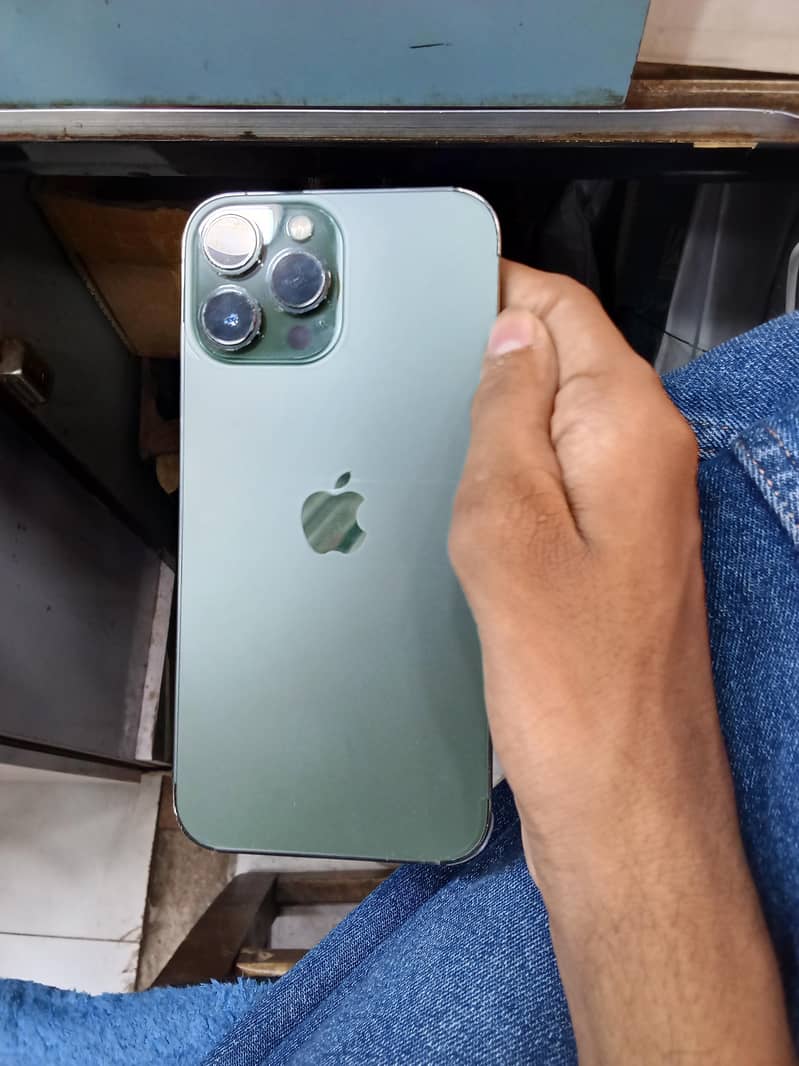 Apple iPhone 13 Pro Max 0