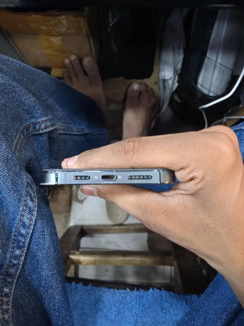 Apple iPhone 13 Pro Max 2