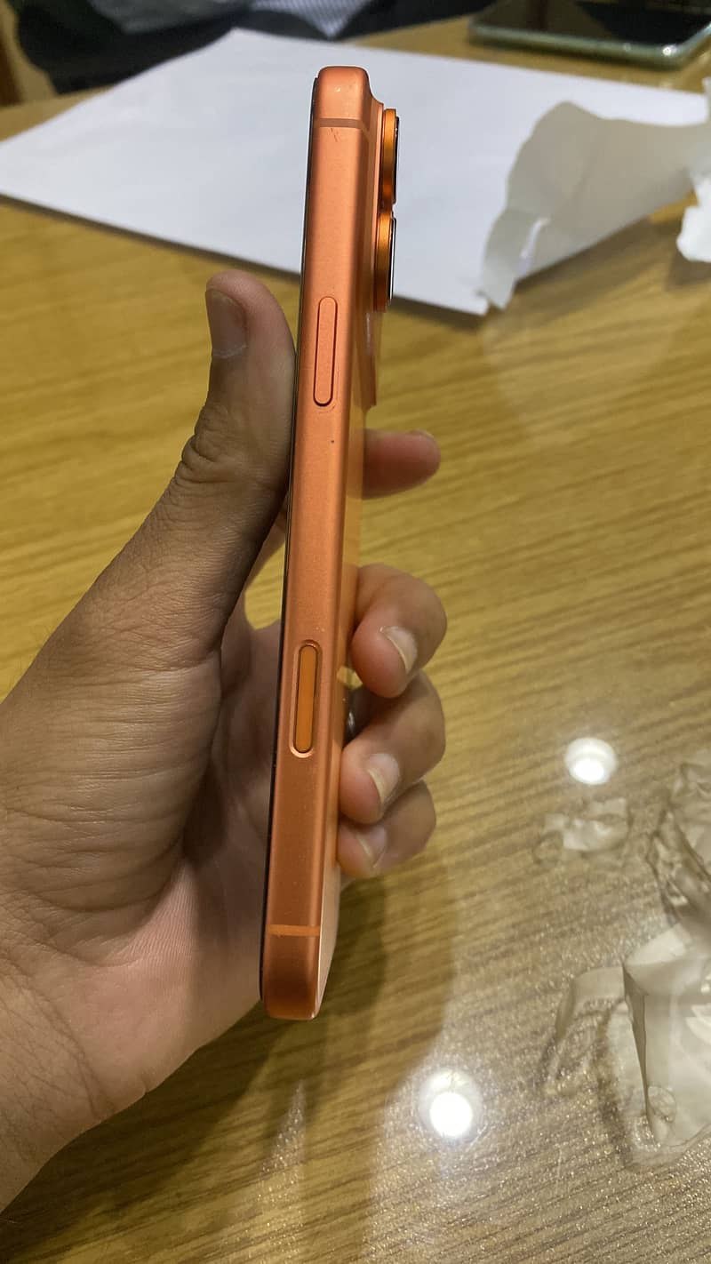 Apple iPhone 17 Pro Max 4