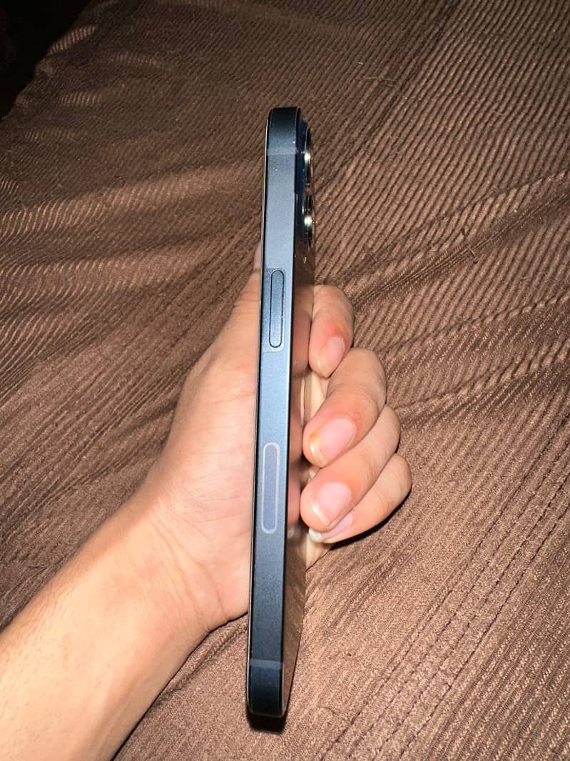 Apple iPhone 13 2