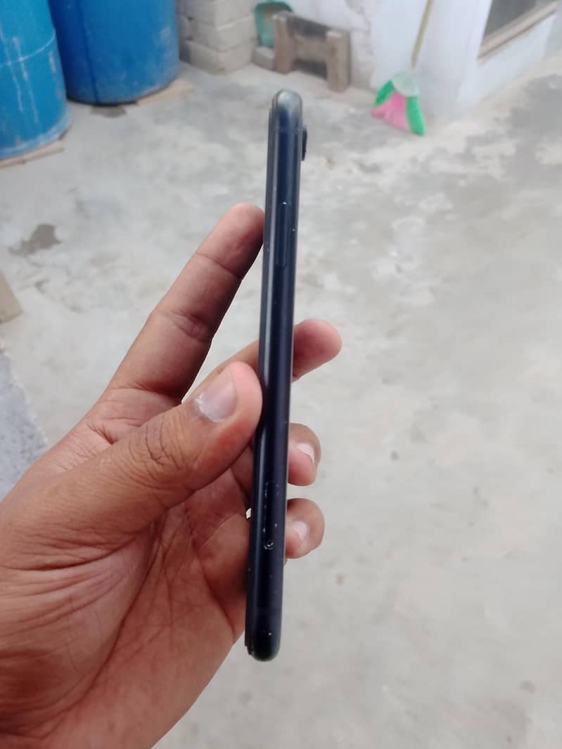 Apple iPhone XR 1