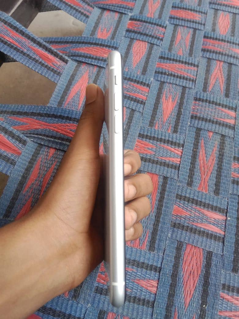 Apple iPhone XR 1