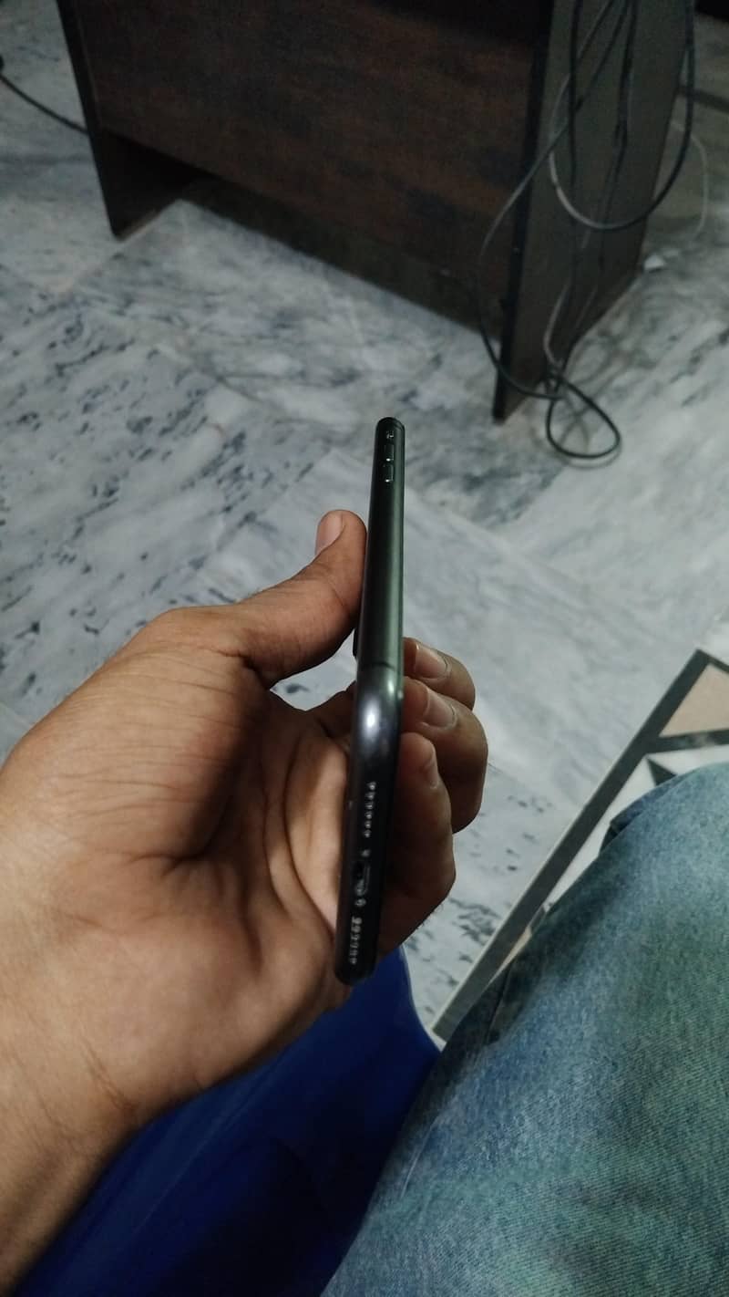 Apple iPhone 11 7