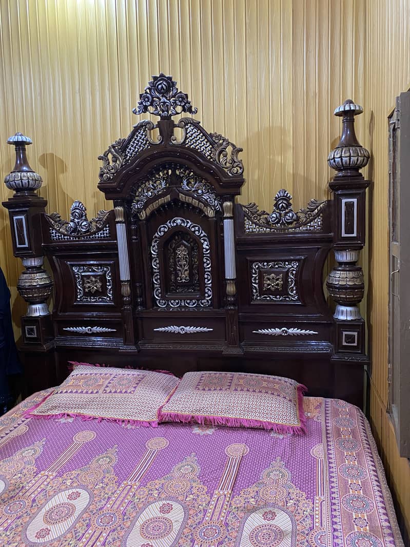 Modern bed set with mirror 1