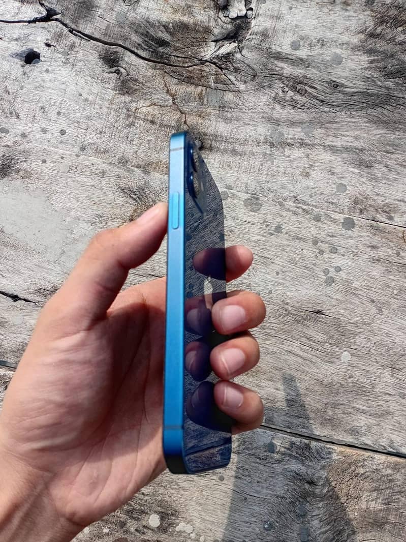 Apple iPhone 12 3