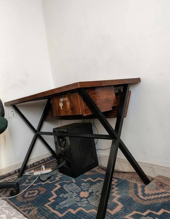 Computer/Office Table 0