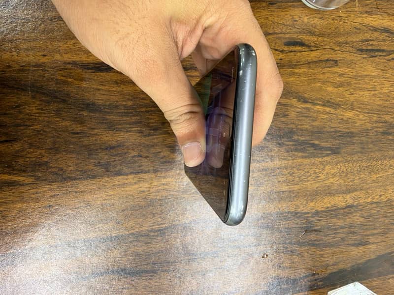 Apple iPhone 11 3