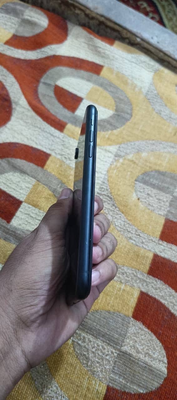 Apple iPhone XR 1