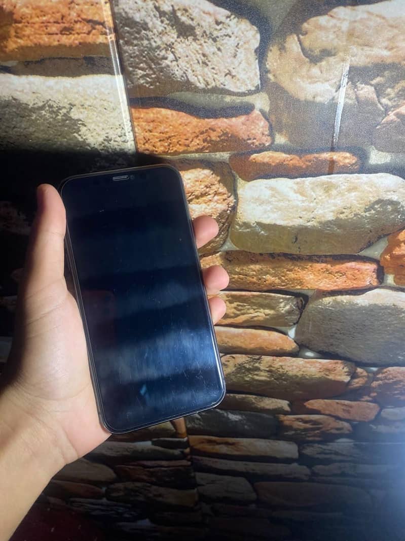 Apple iPhone 11 4