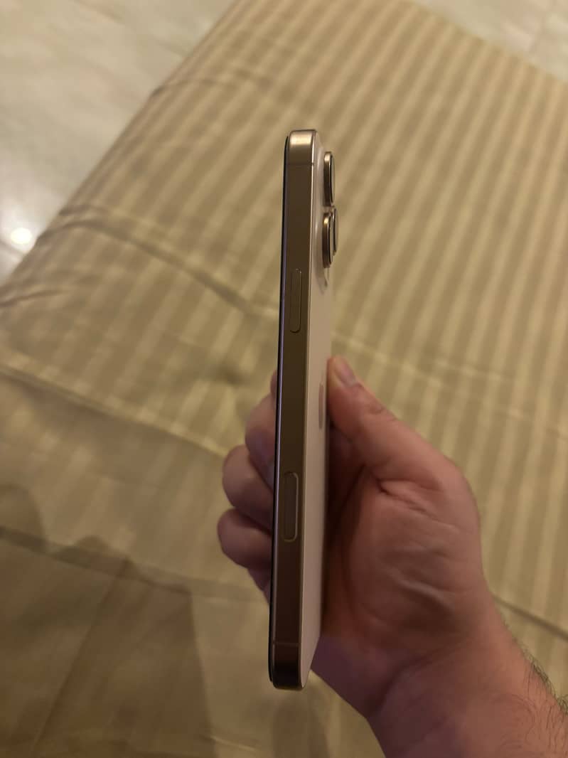 Apple iPhone 16 Pro Max 3