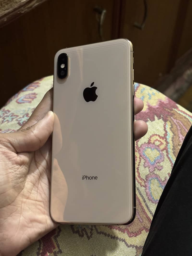 Apple iPhone XS Max 3