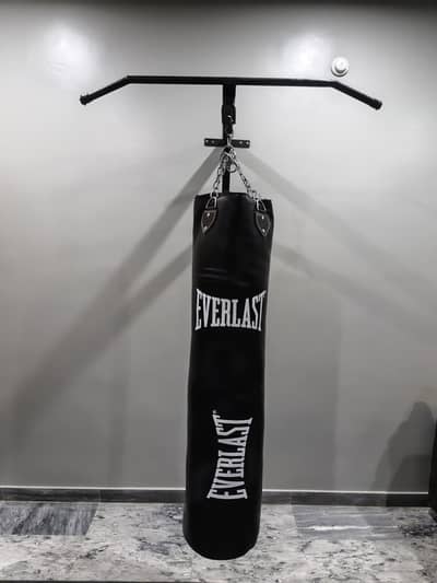 Punching bag/Punching gloves/hands wraps _ Excellent condition