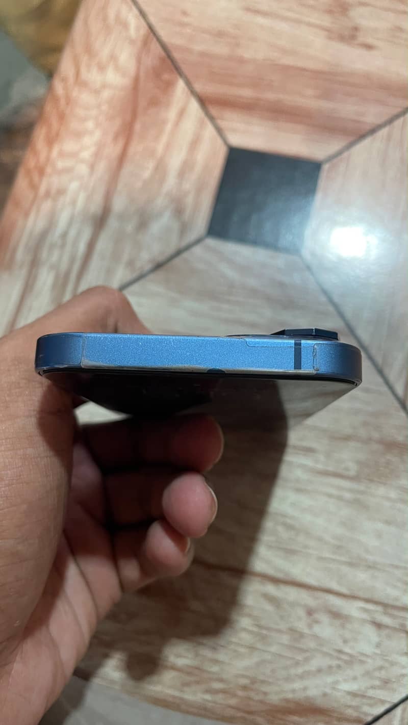 Apple iPhone 13 2