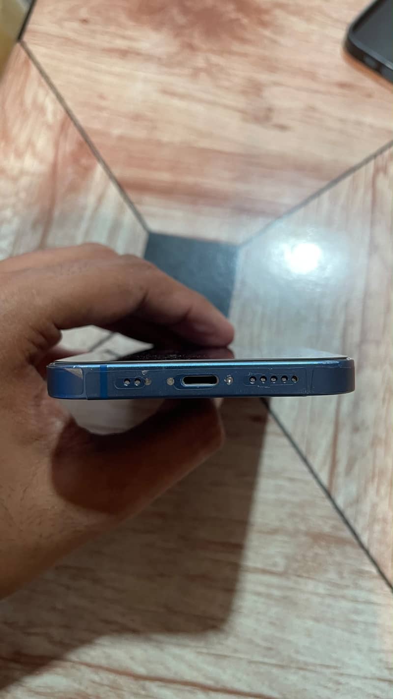 Apple iPhone 13 4