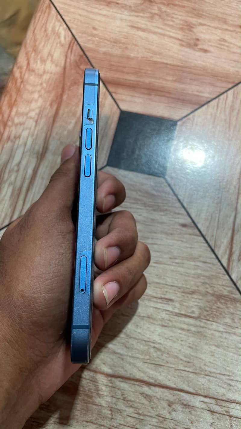 Apple iPhone 13 6
