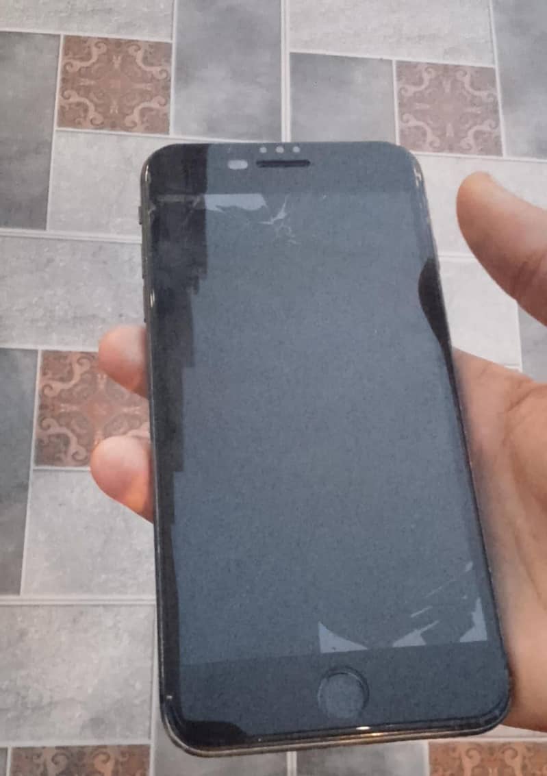 Apple iPhone 8 Plus 0