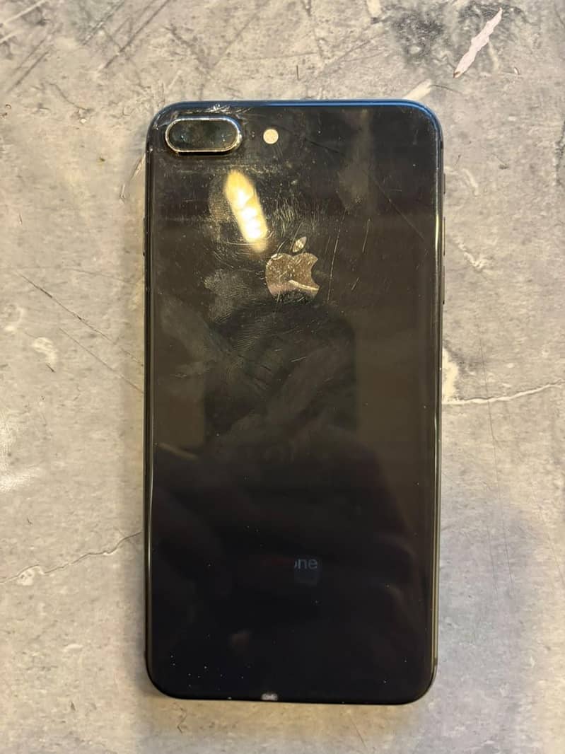 Apple iPhone 8 Plus 1