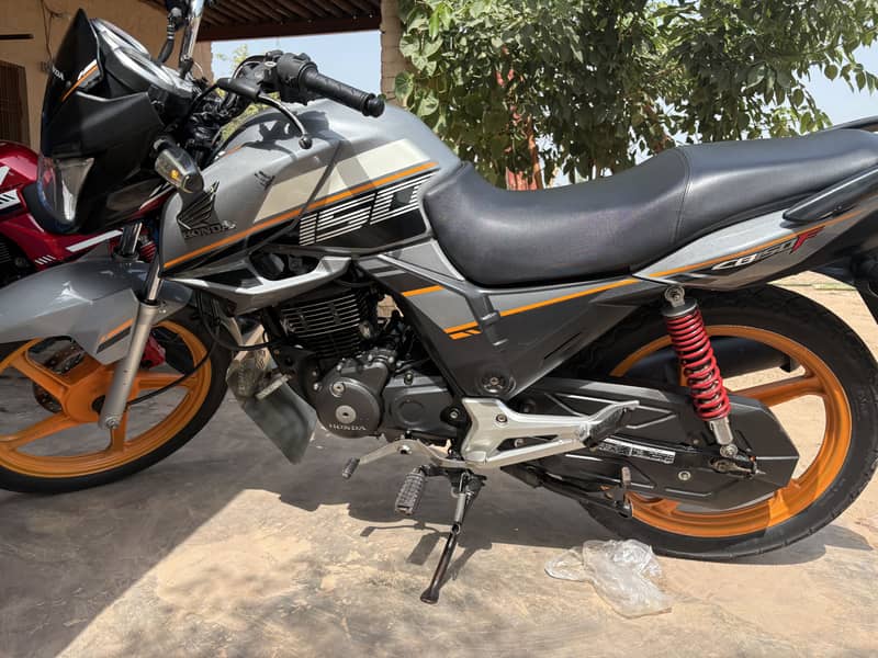 Honda cb150f 1