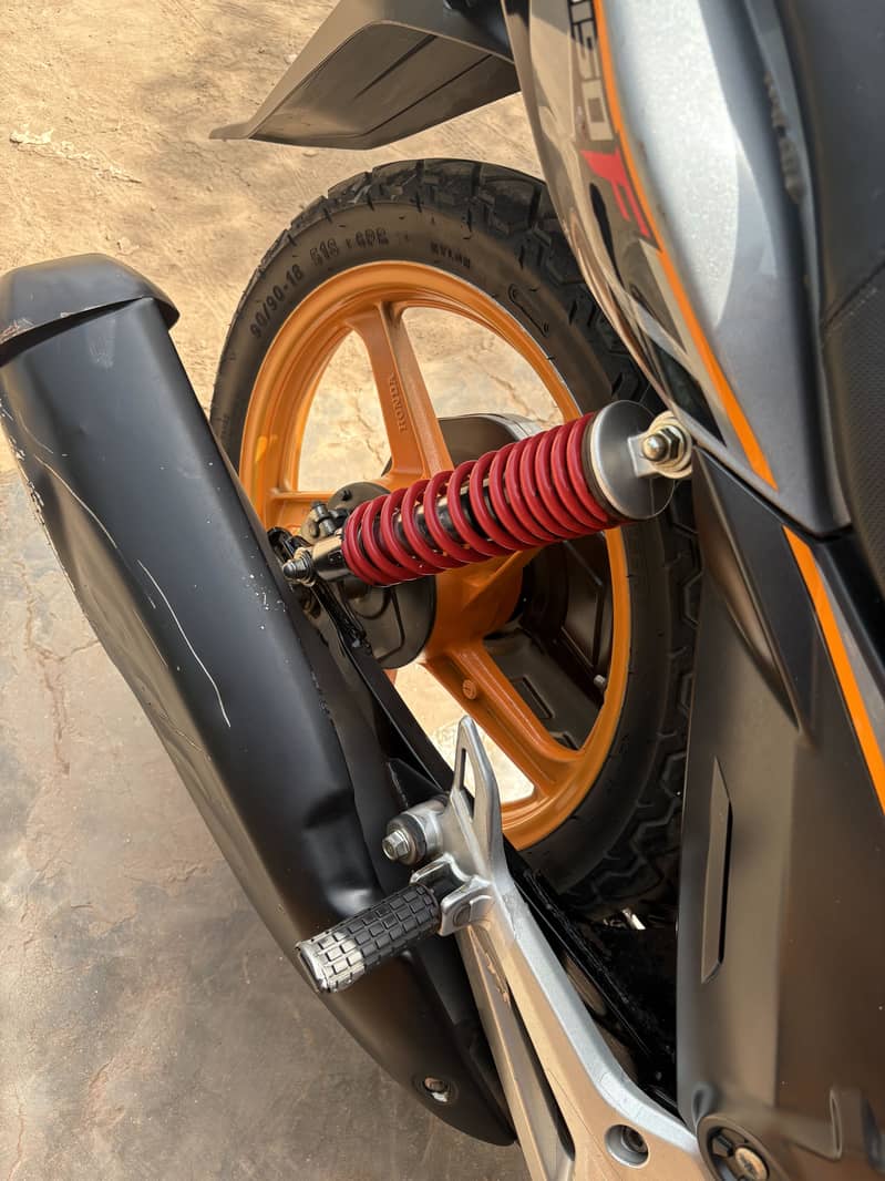 Honda cb150f 4