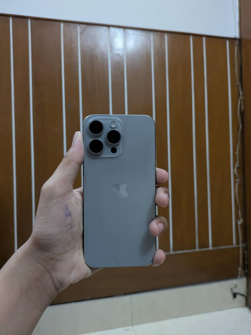 Apple iPhone 15 Pro Max 0