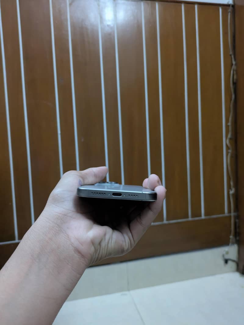 Apple iPhone 15 Pro Max 2