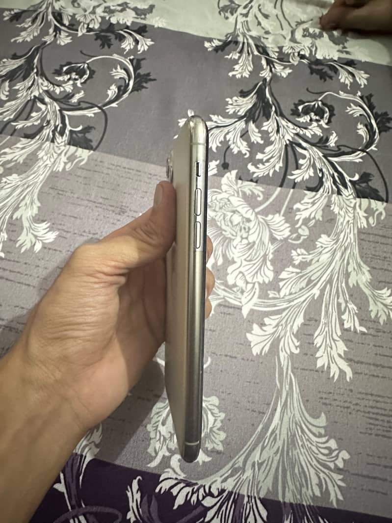 Apple iPhone 11 Pro Max 2
