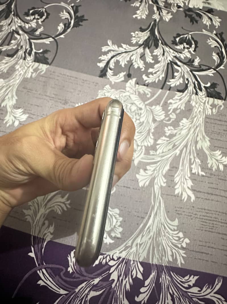 Apple iPhone 11 Pro Max 3