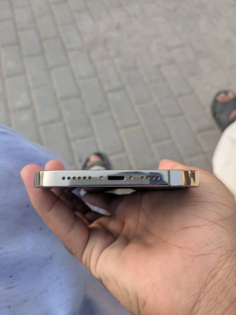 Apple iPhone 12 Pro Max 3