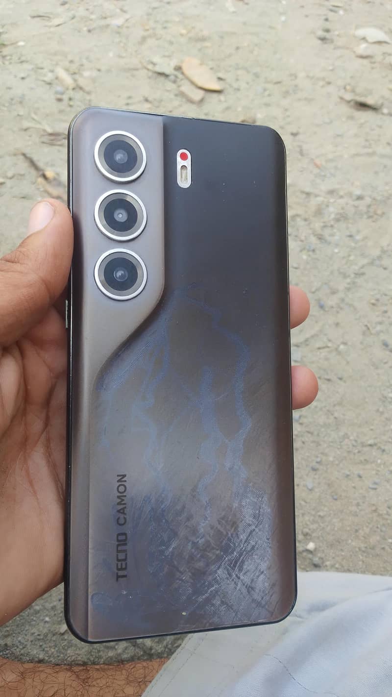 Tecno CAMON 40 Pro 0