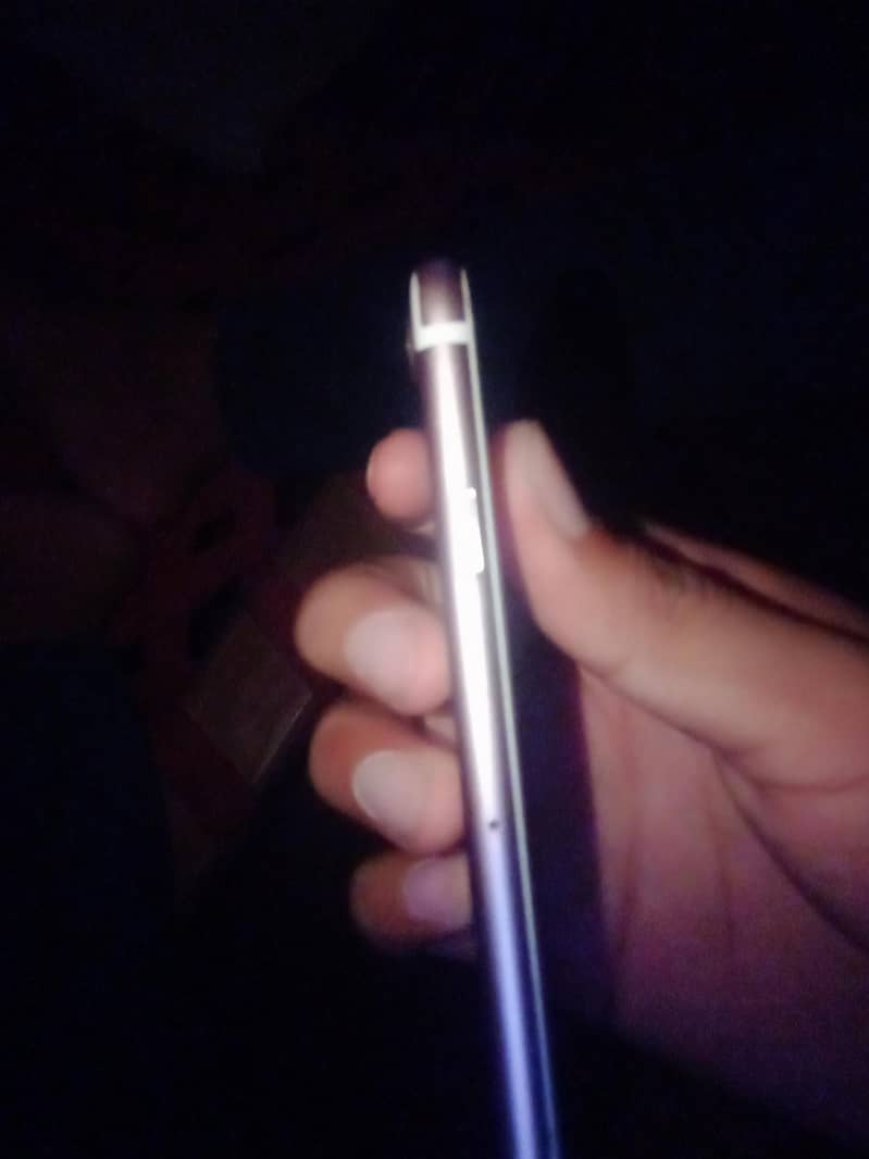 Apple iPhone 7 0