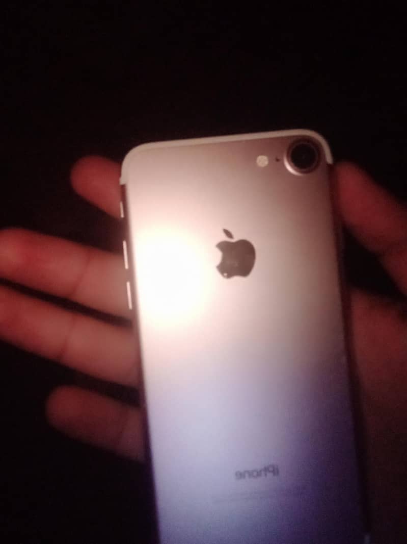 Apple iPhone 7 1