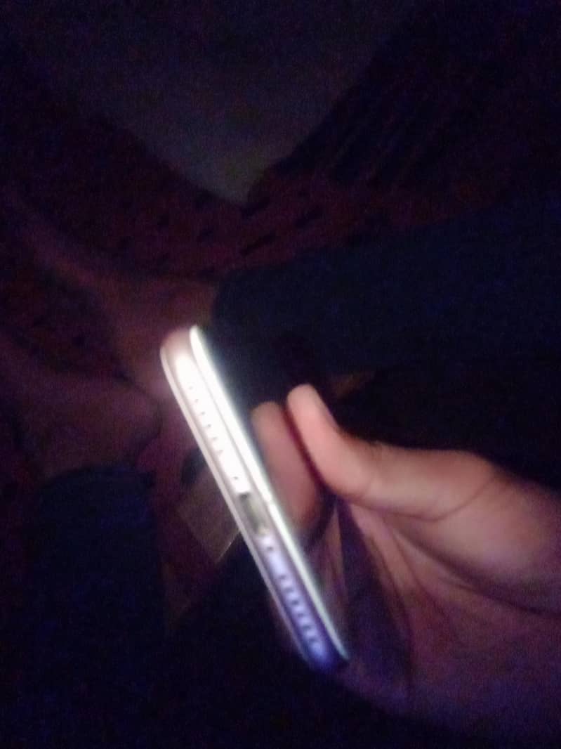 Apple iPhone 7 3