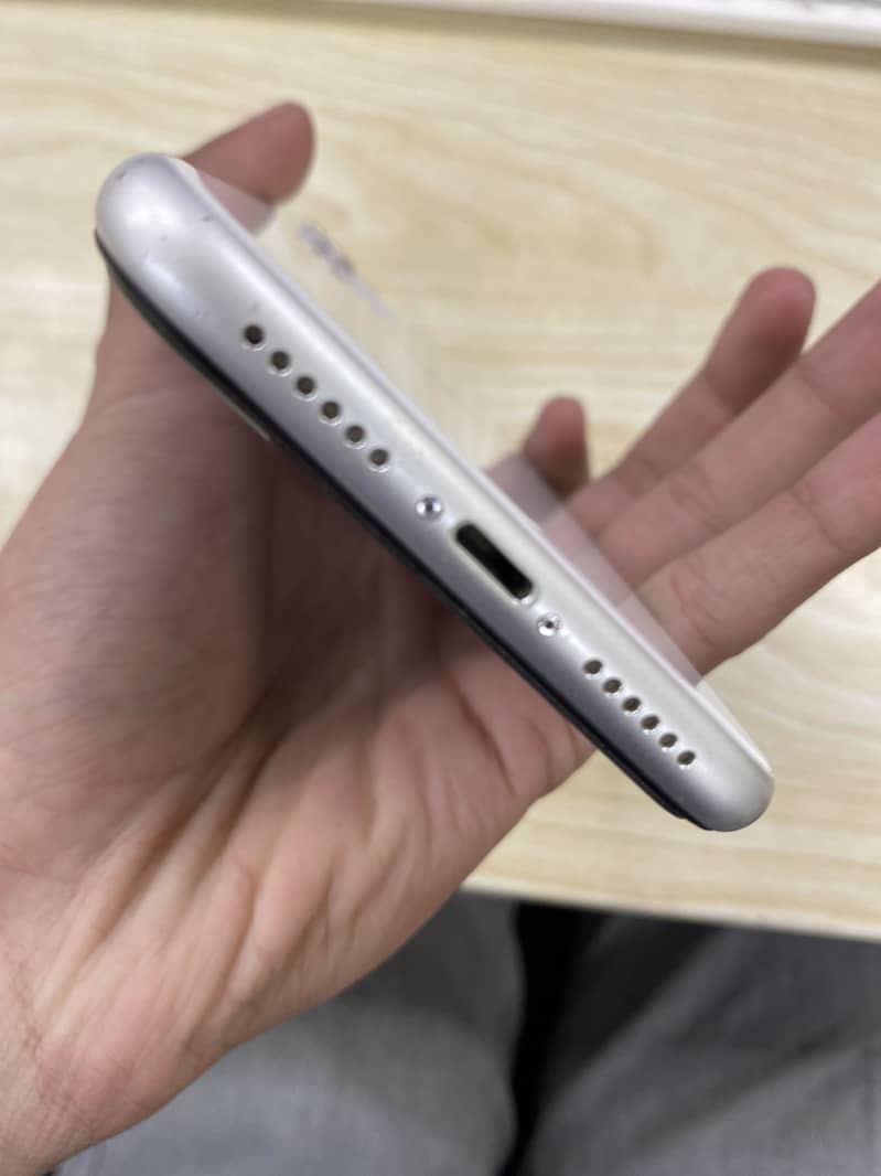 Apple iPhone 11 3